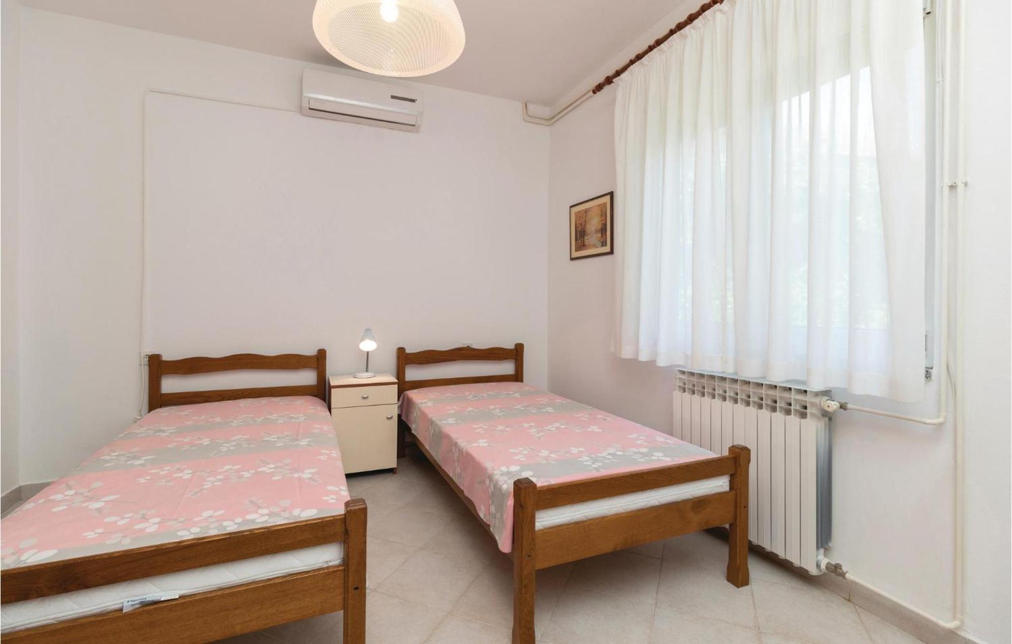 Nice Apartment In Zadar With Kitchen Buitenkant foto